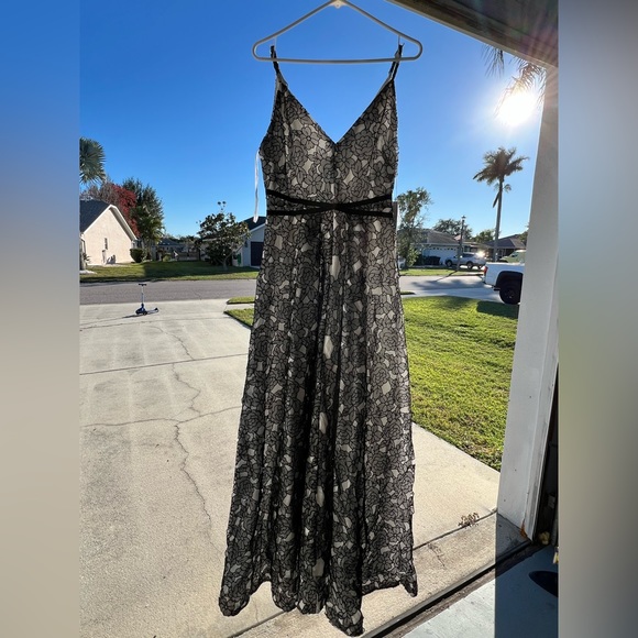 Calvin Klein Floral Lace Spaghetti Strap V Neck Gown - Picture 5 of 5